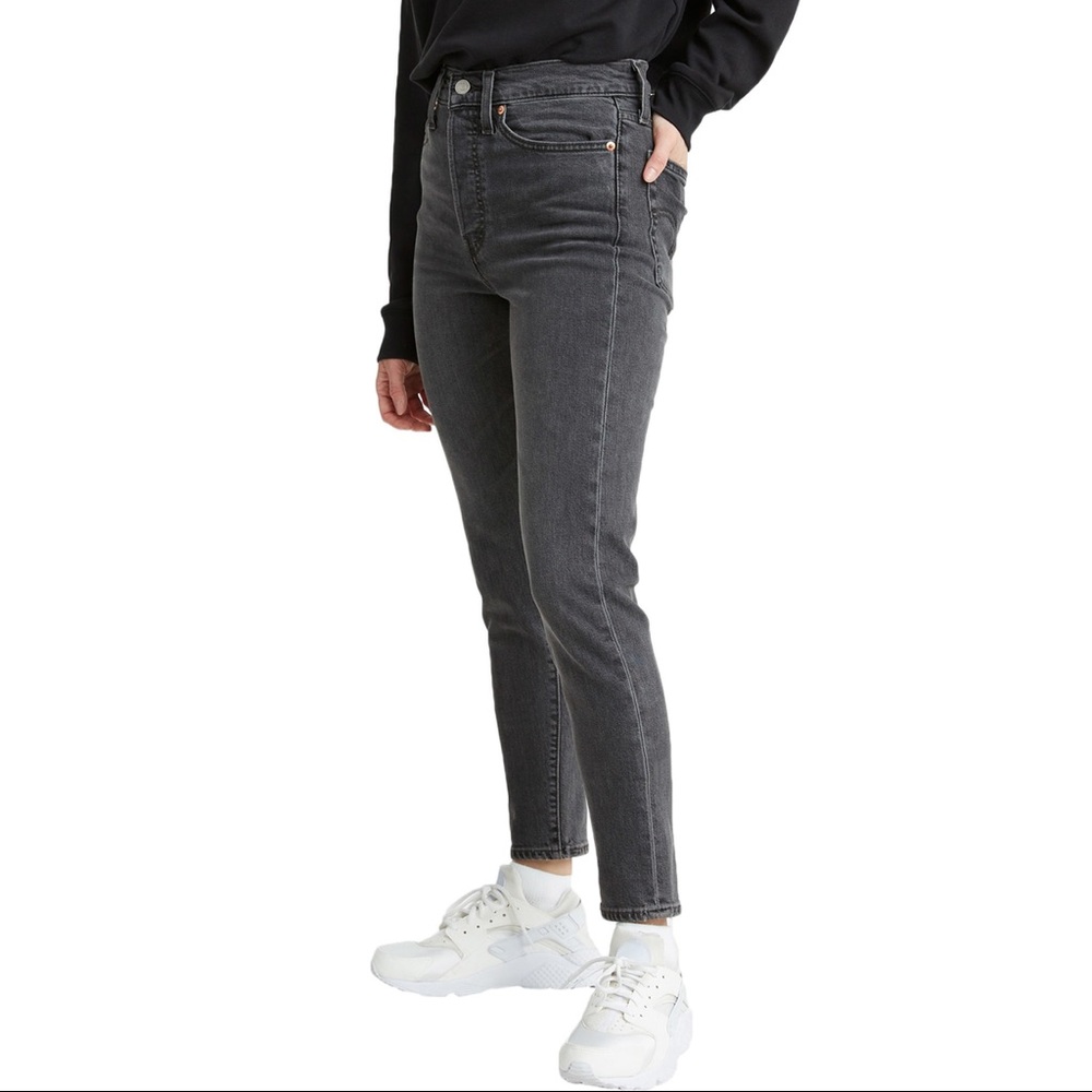 NEW WITH TAGS Levi’s wedgie skinny jeans size 0/25